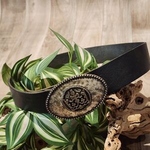 Cydwoq Handmade Black Leather Belt w/Oval Silvertone Metal Buckle Size Medium